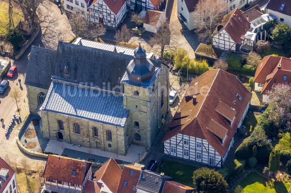 Soest aus der Vogelperspektive: Kirchengebäude der Sankt Maria zur Höhe in Soest im Bundesland Nordrhein-Westfalen, Deutschland