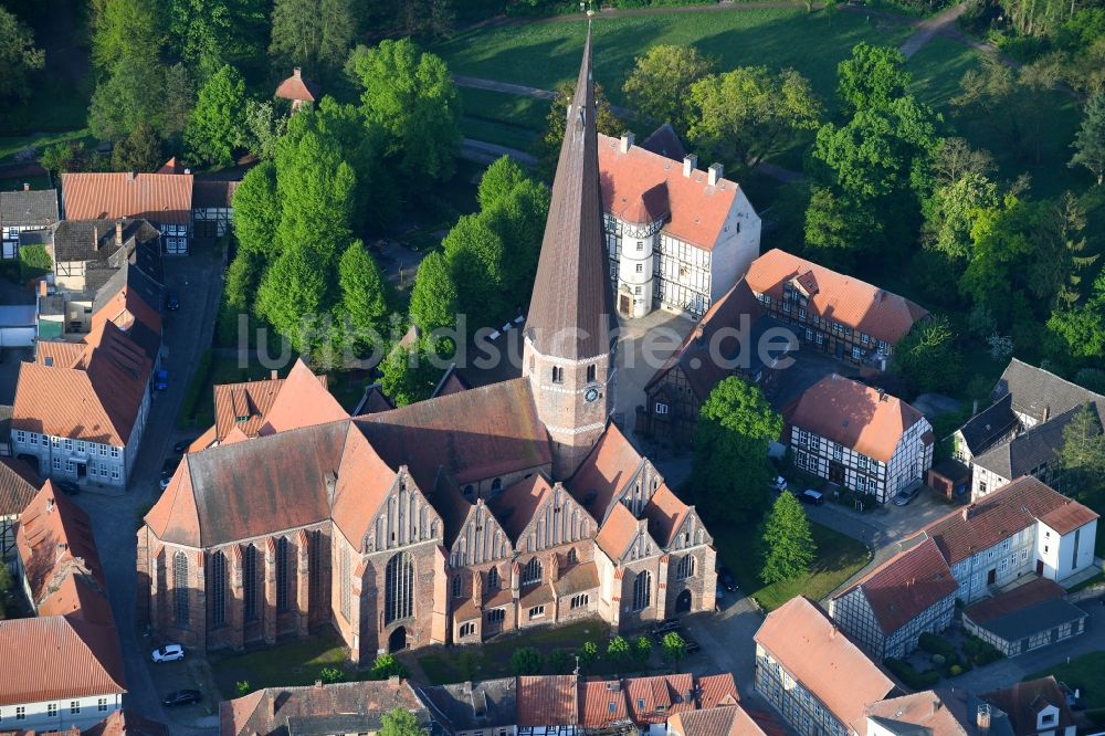 Luftaufnahme Salzwedel - Kirchengebäude der Sankt Marien und Marienkirche in Salzwedel im Bundesland Sachsen-Anhalt, Deutschland