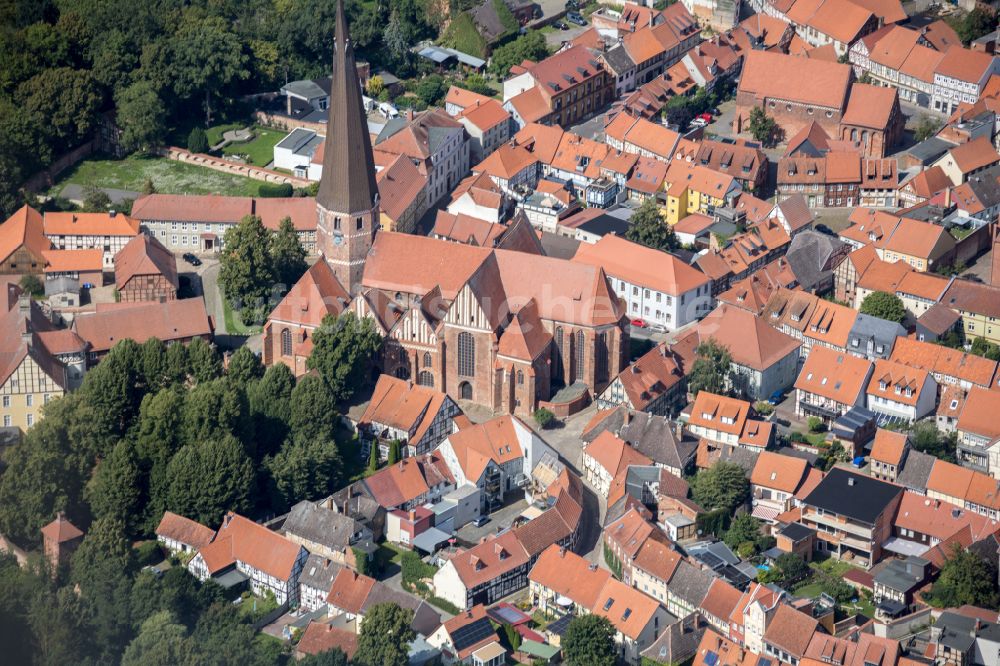 Luftaufnahme Salzwedel - Kirchengebäude der Sankt Marien und Marienkirche in Salzwedel im Bundesland Sachsen-Anhalt, Deutschland