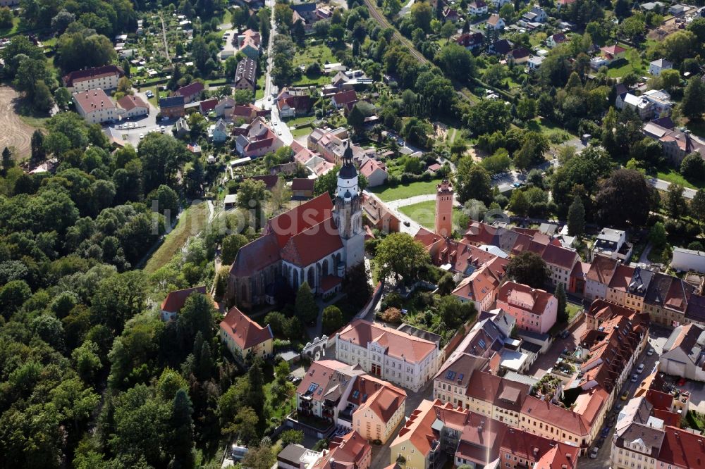 Luftaufnahme Kamenz - Kirchengebäude Sankt Marien und der Rote Turm im Altstadt- Zentrum in Kamenz im Bundesland Sachsen, Deutschland