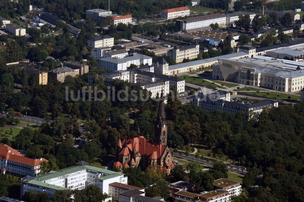 Dresden von oben - Kirchengebäude der Sankt Martin-Kirche in Dresden im Bundesland Sachsen