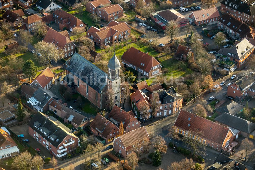 Rinkerode aus der Vogelperspektive: Kirchengebäude Sankt Pankratius in Rinkerode im Bundesland Nordrhein-Westfalen, Deutschland