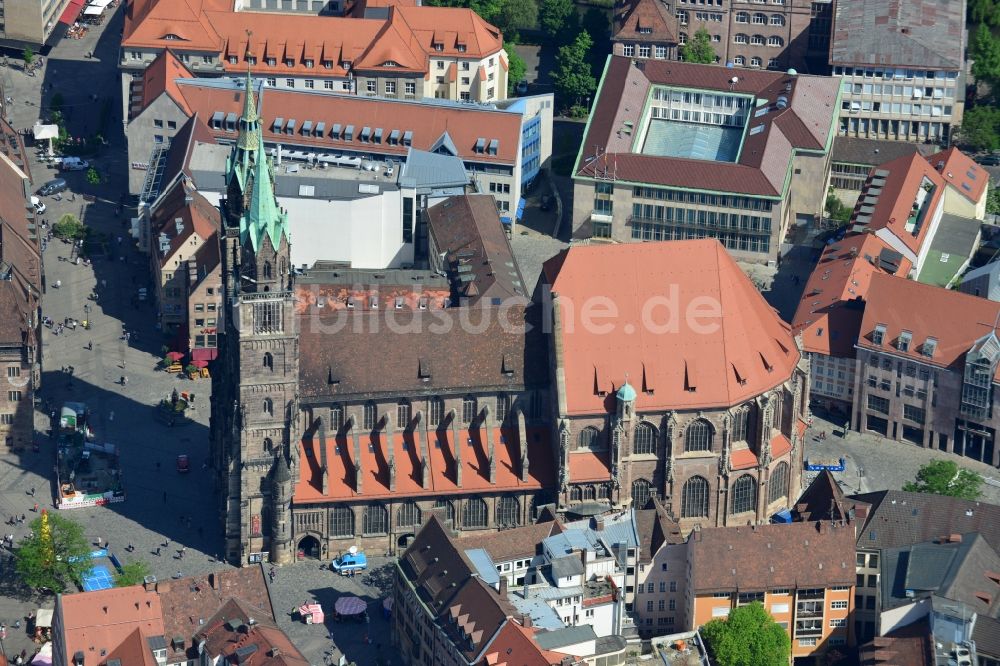 Nürnberg von oben - Kirchengebäude der Sankt Sebaldus Kirche in Nürnberg im Bundesland Bayern