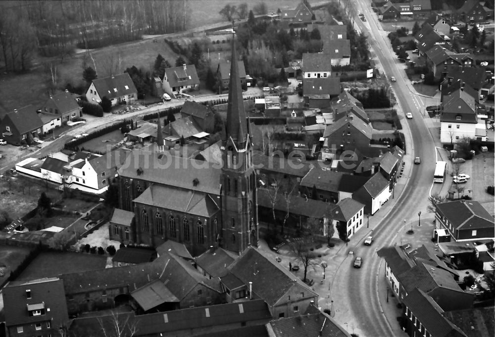 Luftbild Schaephuysen - Kirchengebäude in Schaephuysen im Bundesland Nordrhein-Westfalen, Deutschland