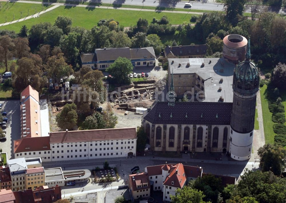 Luftaufnahme Lutherstadt Wittenberg - Kirchengebäude Schlosskirche im Altstadt- Zentrum in Lutherstadt Wittenberg im Bundesland Sachsen-Anhalt, Deutschland