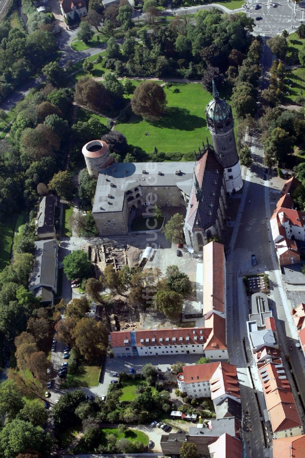 Lutherstadt Wittenberg von oben - Kirchengebäude Schlosskirche im Altstadt- Zentrum in Lutherstadt Wittenberg im Bundesland Sachsen-Anhalt, Deutschland