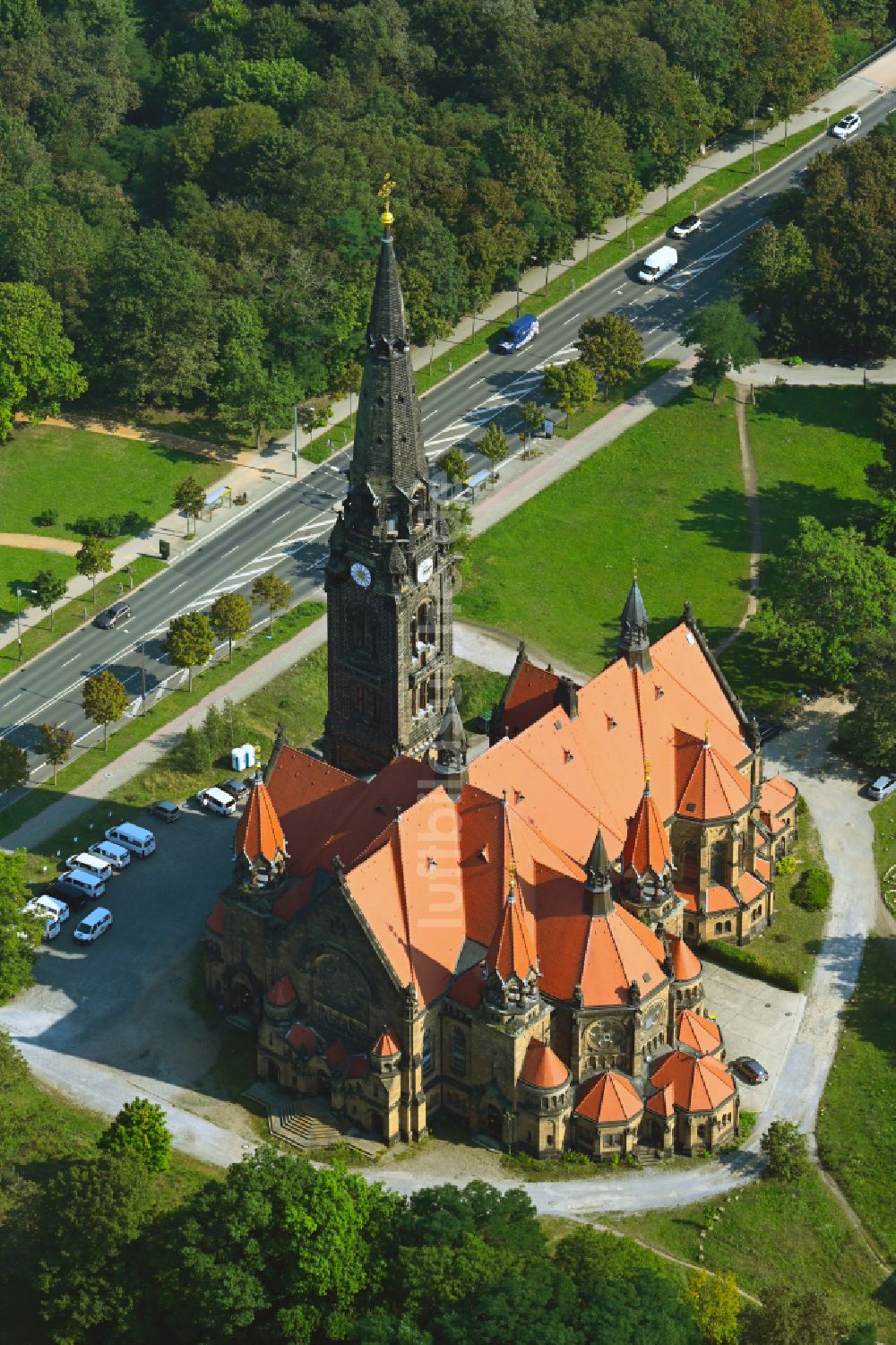 Dresden aus der Vogelperspektive: Kirchengebäude Simultankirche Sankt Martin in Dresden im Bundesland Sachsen, Deutschland