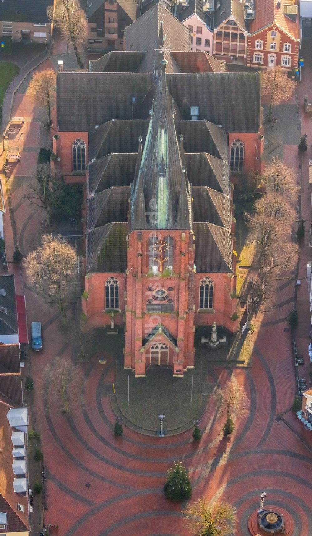 Luftaufnahme Haltern am See - Kirchengebäude St.-Sixtus-Kirche im Altstadt- Zentrum in Haltern am See im Bundesland Nordrhein-Westfalen, Deutschland