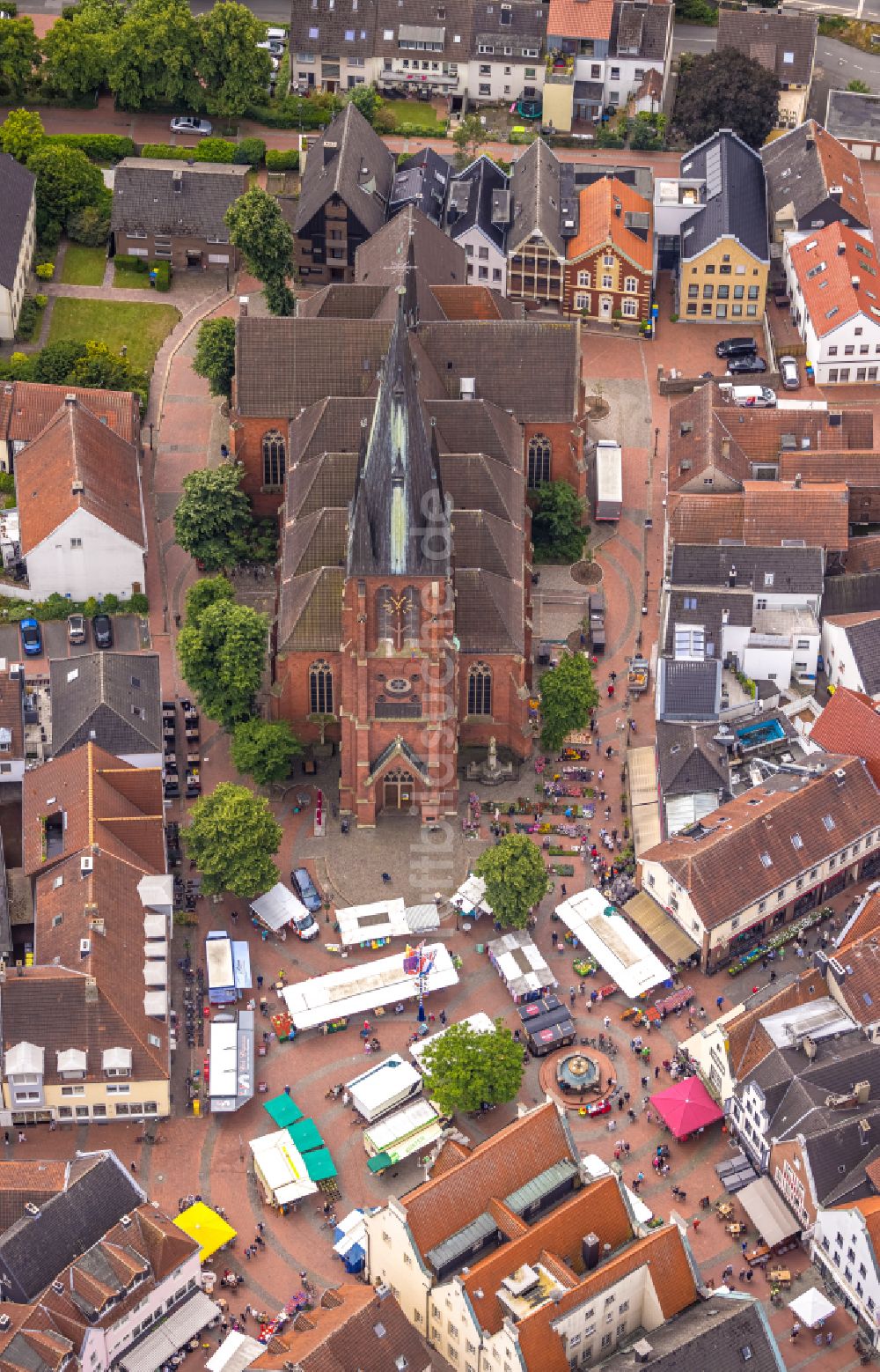 Haltern am See von oben - Kirchengebäude St.-Sixtus-Kirche im Altstadt- Zentrum in Haltern am See im Bundesland Nordrhein-Westfalen, Deutschland