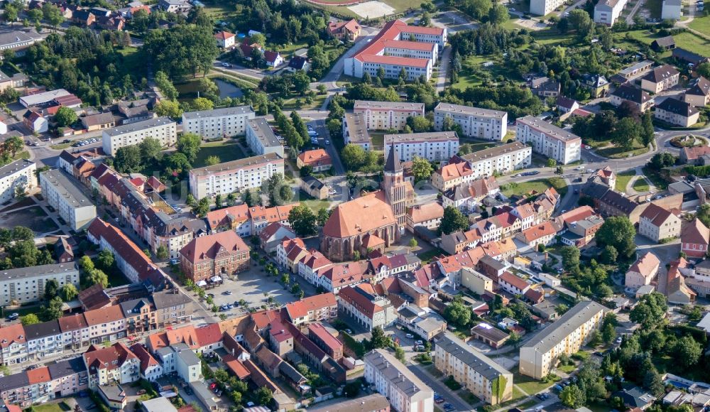 Calau aus der Vogelperspektive: Kirchengebäude der Stadtkirche im Altstadt- Zentrum in Calau im Bundesland Brandenburg, Deutschland