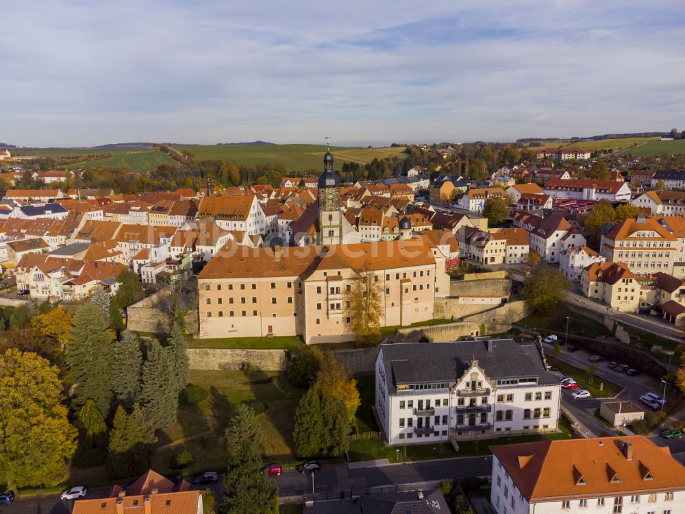 Dippoldiswalde von oben - Kirchengebäude Stadtkirche Dippoldiswalde in Dippoldiswalde im Bundesland Sachsen, Deutschland