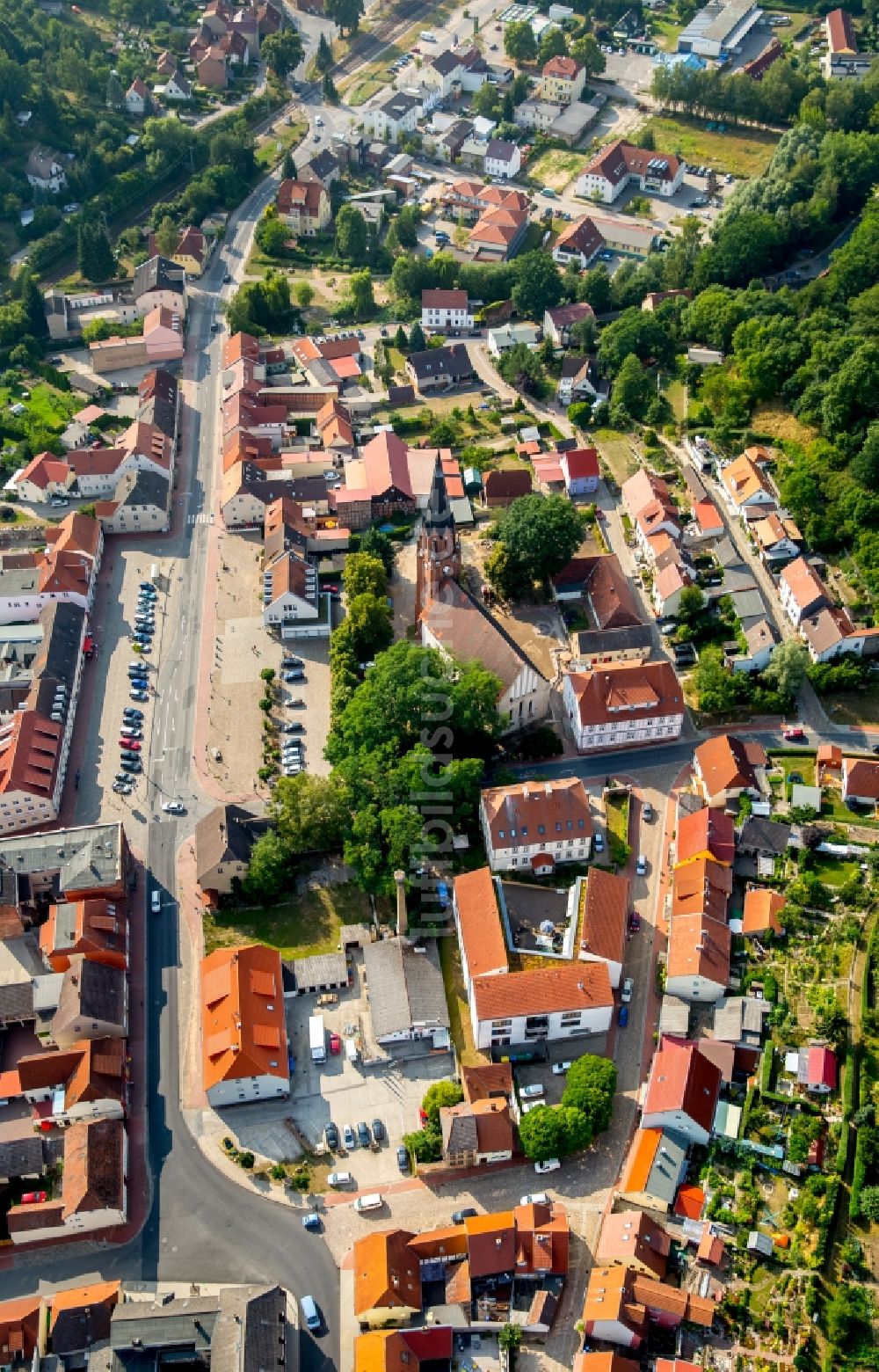 Luftaufnahme Burg Stargard - Kirchengebäude der Stadtkirche in der historischen Stadtmitte in Burg Stargard im Bundesland Mecklenburg-Vorpommern