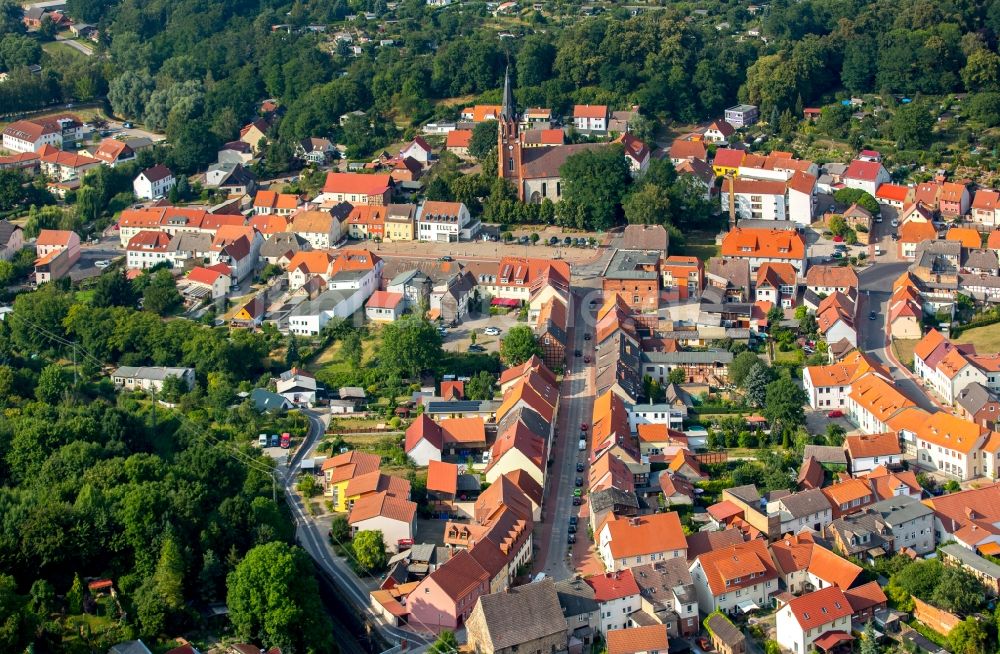 Burg Stargard aus der Vogelperspektive: Kirchengebäude der Stadtkirche in der historischen Stadtmitte in Burg Stargard im Bundesland Mecklenburg-Vorpommern