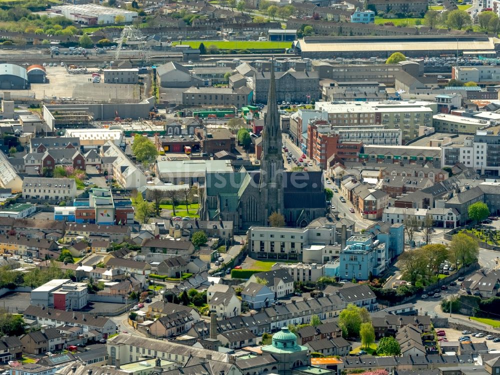 Limerick aus der Vogelperspektive: Kirchengebäude der Stadtkirche St. Johns in Limerick in Limerick, Irland