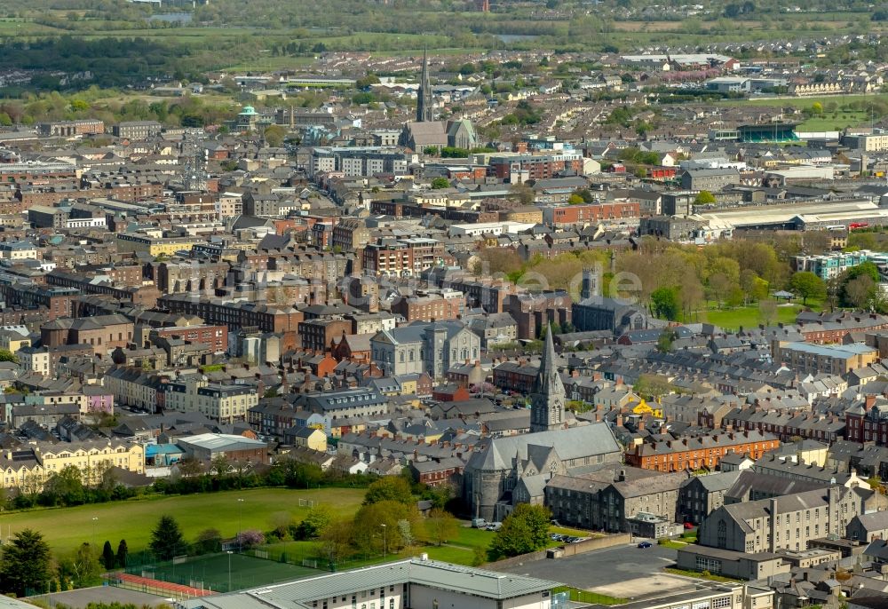 Luftbild Limerick - Kirchengebäude der Stadtkirche St. Johns in Limerick in Limerick, Irland