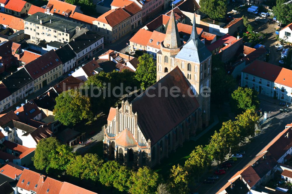 Gransee aus der Vogelperspektive: Kirchengebäude Stadtkirche St. Marien in Gransee im Bundesland Brandenburg, Deutschland