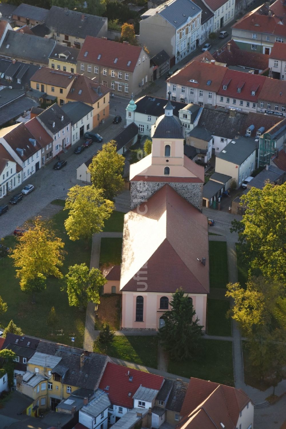 Luftbild Zehdenick - Kirchengebäude Stadtkirche Zehdenick Am Kirchplatz im Altstadt- Zentrum in Zehdenick im Bundesland Brandenburg, Deutschland