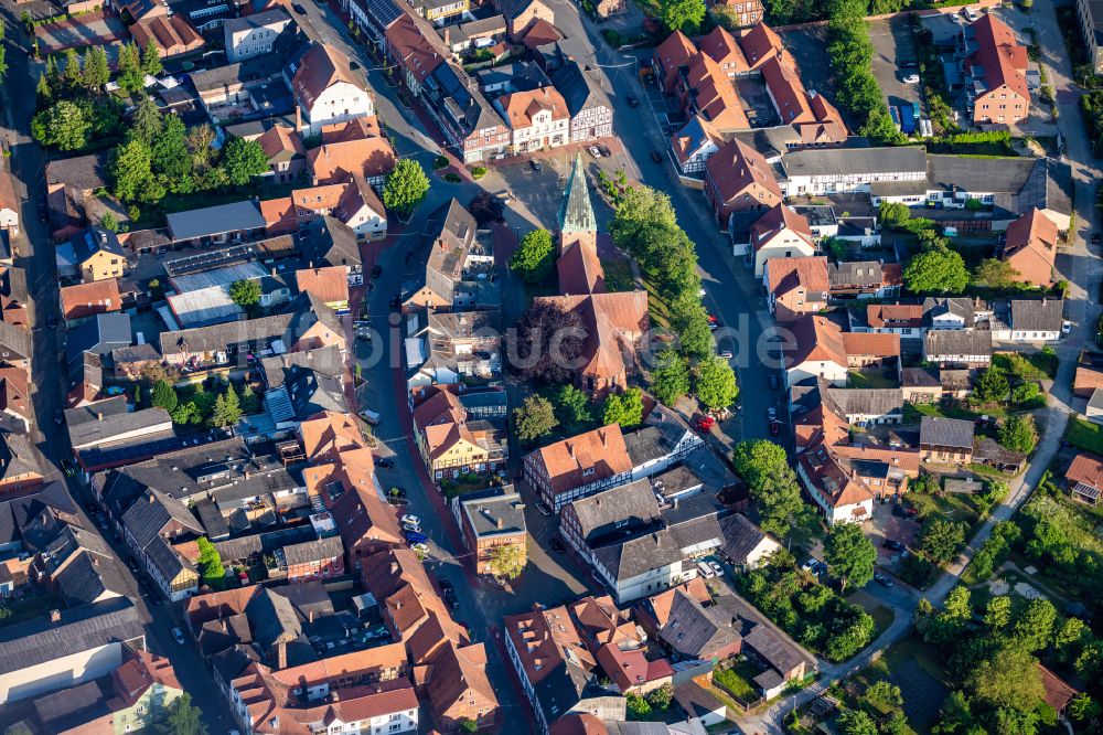 Luftbild Wittingen - Kirchengebäude St. Stephanus Kirche in der Ortsmitte in Wittingen im Bundesland Niedersachsen, Deutschland