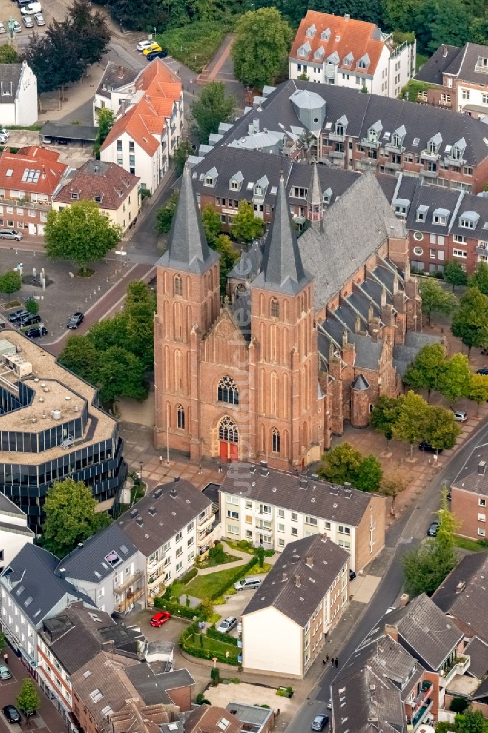 Luftbild Kleve - Kirchengebäude der Stifts- und Propsteikirche St. Mariä Himmelfahrt in Kleve im Bundesland Nordrhein-Westfalen, Deutschland