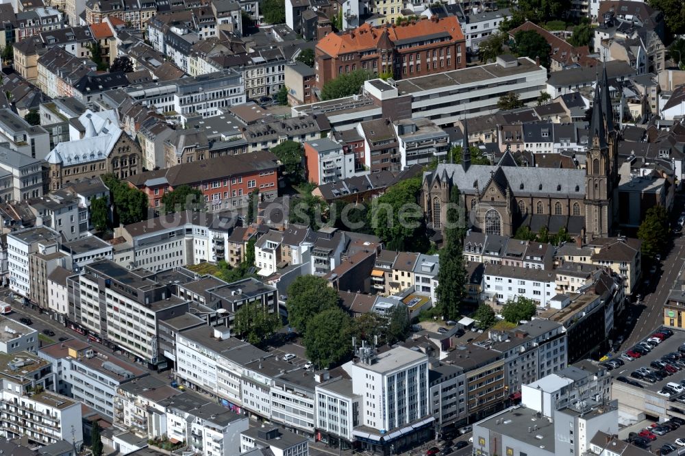 Bonn aus der Vogelperspektive: Kirchengebäude Stiftskirche Sankt Johannes Baptist und Petrus an der Stiftsgasse in Bonn im Bundesland Nordrhein-Westfalen, Deutschland