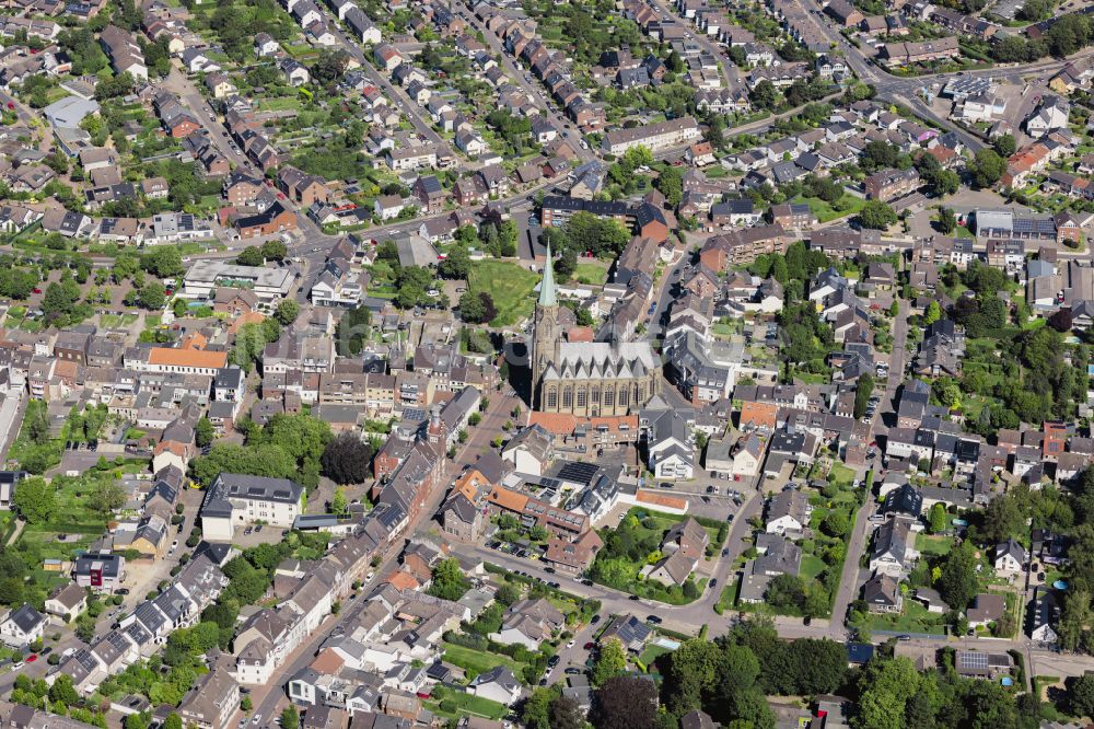 Luftbild Willich - Kirchengebäude St.Johannes in Anrath im Bundesland Nordrhein-Westfalen, Deutschland