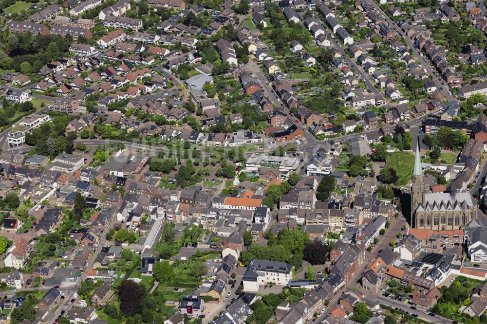 Luftaufnahme Willich - Kirchengebäude St.Johannes in Anrath im Bundesland Nordrhein-Westfalen, Deutschland