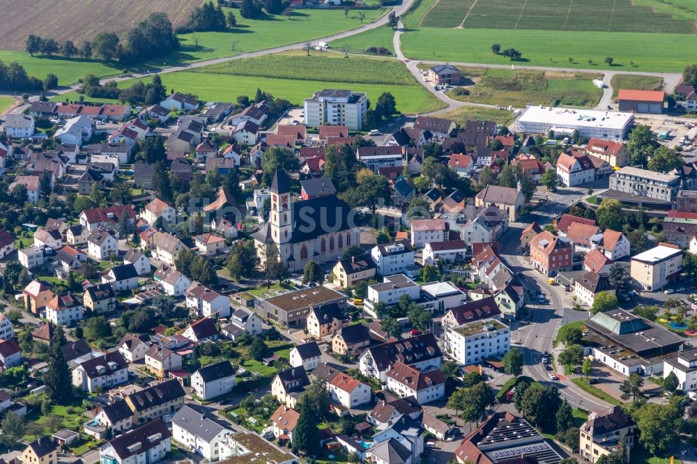 Baienfurt von oben - Kirchengebäude von St.Josef in der Ortsmitte in Baienfurt im Bundesland Baden-Württemberg, Deutschland