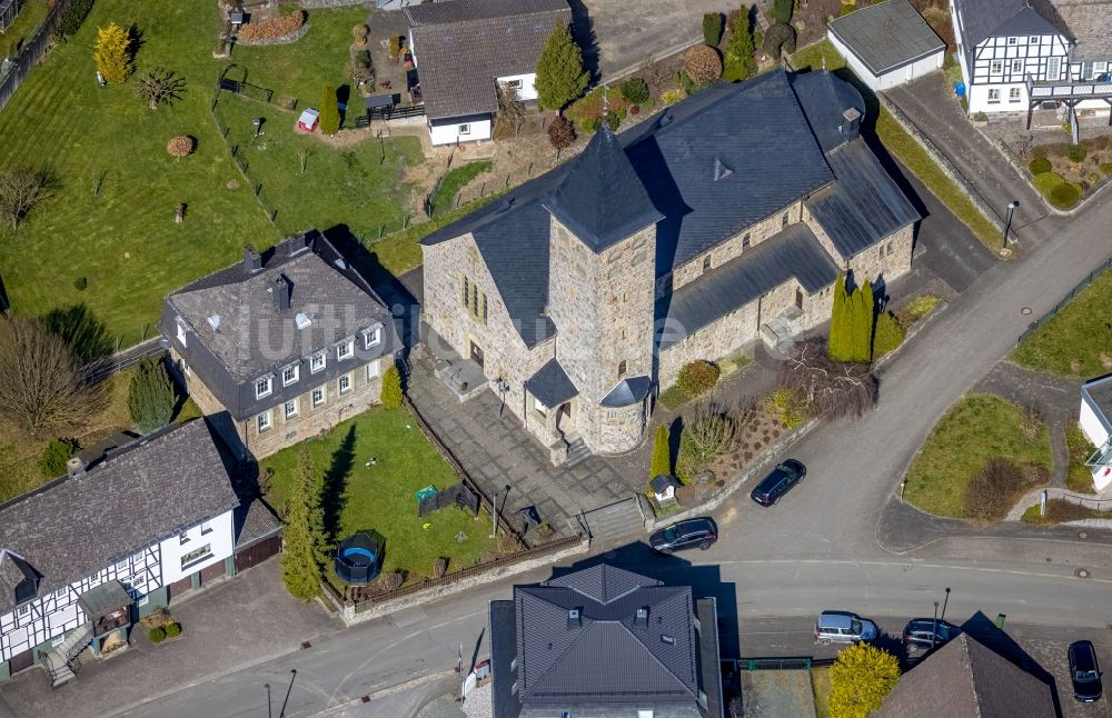 Luftbild Antfeld - Kirchengebäude der St.Marien Kirche in Antfeld im Bundesland Nordrhein-Westfalen, Deutschland