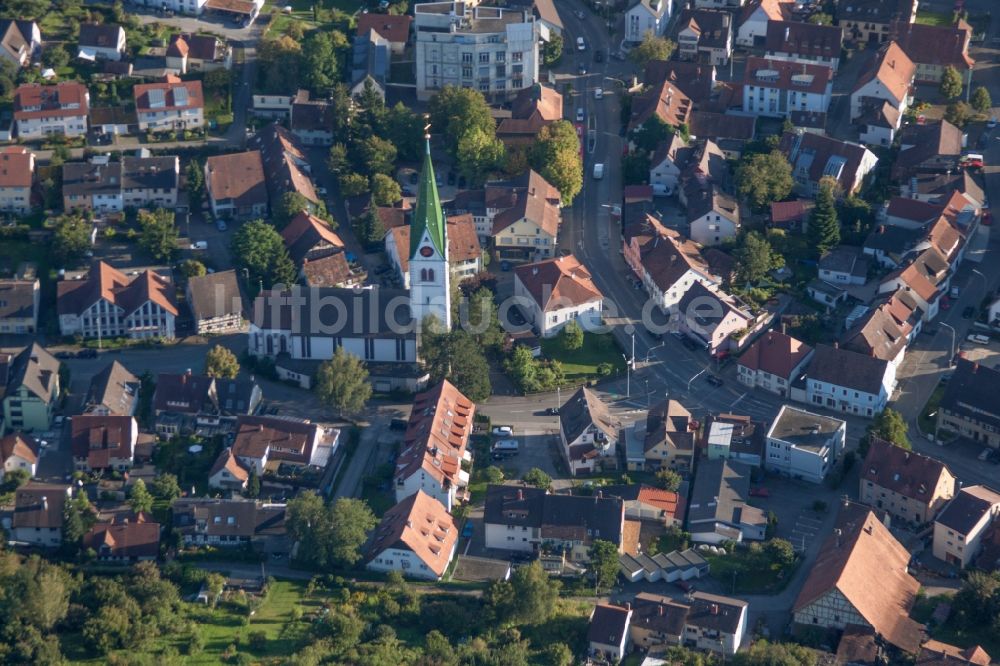 Konstanz von oben - Kirchengebäude von St.Martin in der Dorfmitte im Ortsteil Fürstenberg in Konstanz im Bundesland Baden-Württemberg, Deutschland