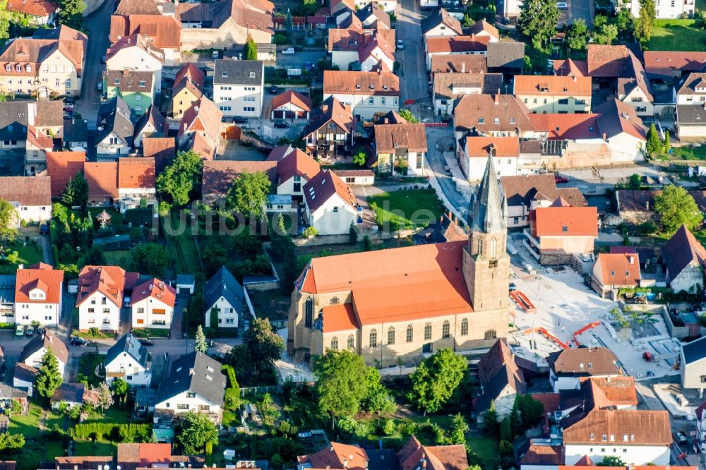 Luftaufnahme Rauenberg - Kirchengebäude der St.Peter u.Paul in Rauenberg im Bundesland Baden-Württemberg, Deutschland