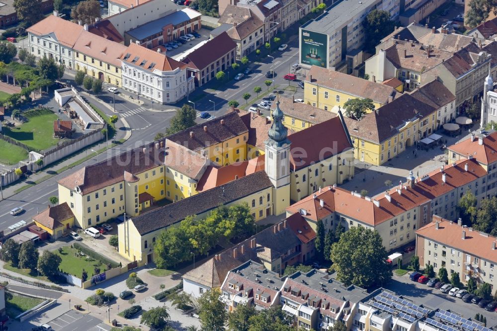 Szombathely aus der Vogelperspektive: Kirchengebäude Szombathelyi Árpádházi Szent Erzsébet ferences templom in Szombathely in Vas, Ungarn