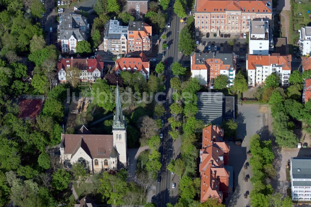 Erfurt von oben - Kirchengebäude der Thomaskirche in Erfurt im Bundesland Thüringen, Deutschland