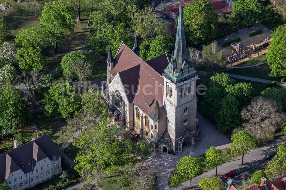 Erfurt aus der Vogelperspektive: Kirchengebäude der Thomaskirche in Erfurt im Bundesland Thüringen, Deutschland