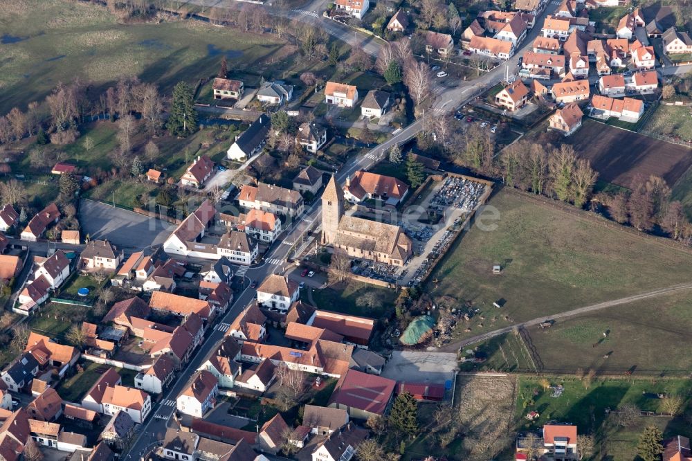 Luftbild Altenstadt - Kirchengebäude von St. Ulrich in der Ortsmitte in Altenstadtin Grand Est, Frankreich