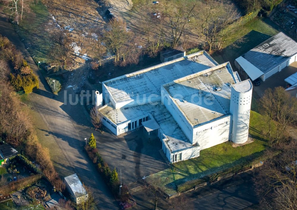 Hamm von oben - Kirchengebäude der Versöhnungskirche inmitten eines Wohngebiets am Rande von Hamm im Bundesland Nordrhein-Westfalen