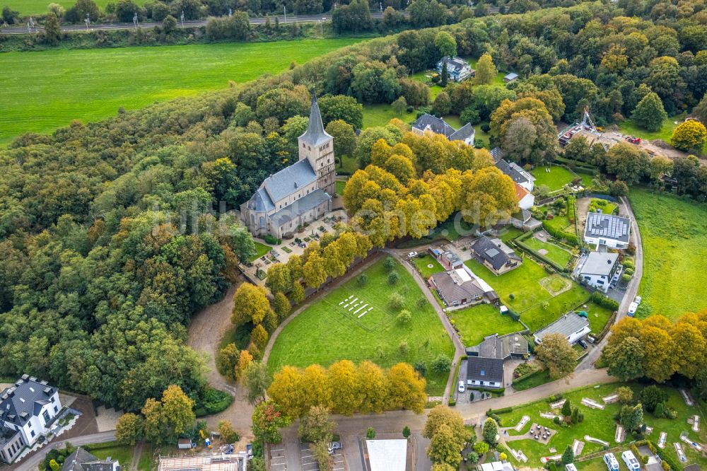 Elten aus der Vogelperspektive: Kirchengebäude der St. Vitus Kirche an der Freiheit in Elten im Bundesland Nordrhein-Westfalen, Deutschland