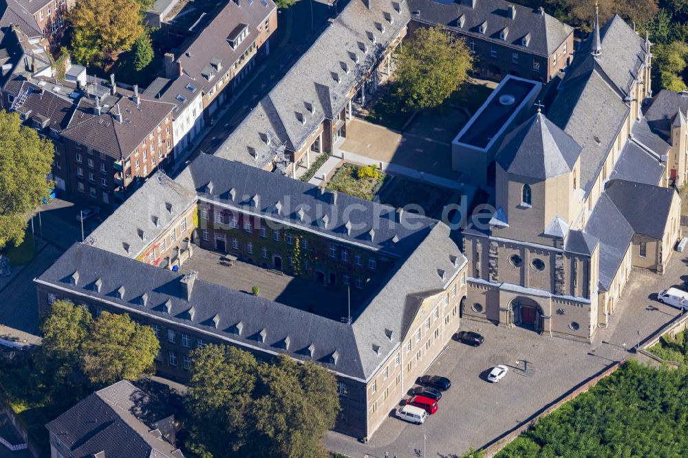 Luftbild Mönchengladbach - Kirchengebäude St. Vitus in Mönchengladbach im Bundesland Nordrhein-Westfalen, Deutschland