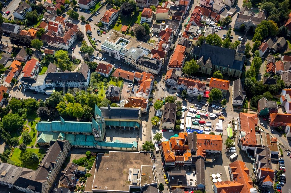 Luftaufnahme Werl - Kirchengebäude der Wahlfahrtsbasilika Mariä Heimsuchung in Werl im Bundesland Nordrhein-Westfalen