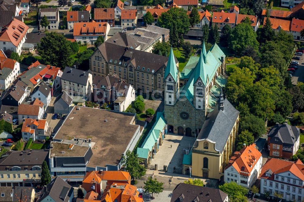 Luftbild Werl - Kirchengebäude der Wahlfahrtsbasilika Mariä Heimsuchung in Werl im Bundesland Nordrhein-Westfalen