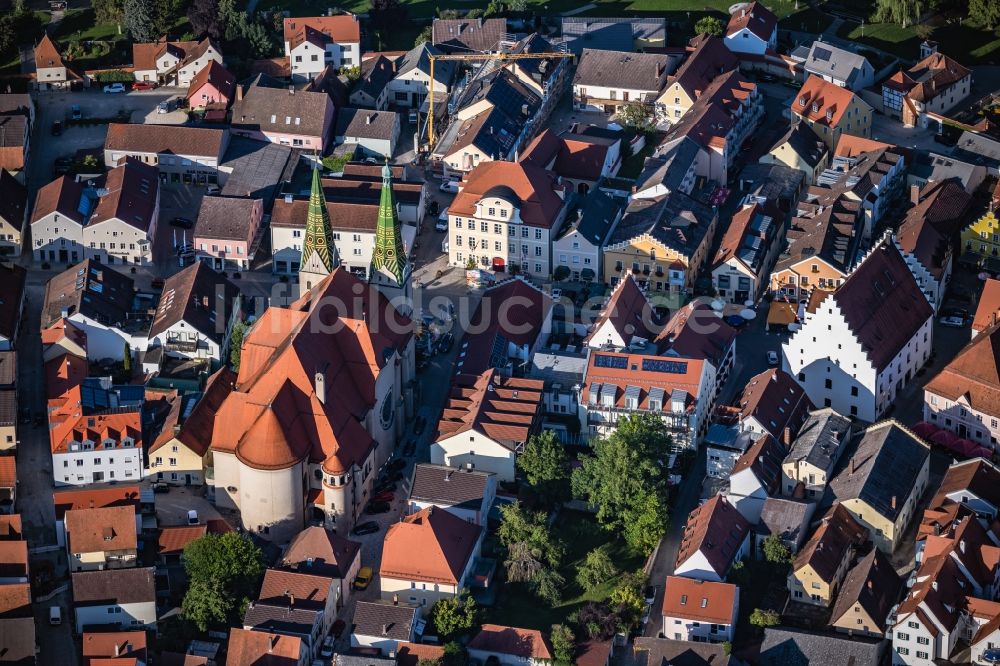 Beilngries aus der Vogelperspektive: Kirchengebäude St. Walburga in Beilngries im Bundesland Bayern, Deutschland