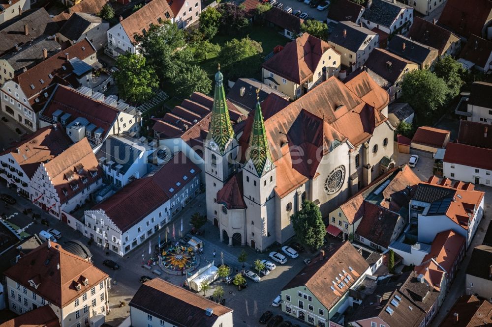 Beilngries von oben - Kirchengebäude St. Walburga in Beilngries im Bundesland Bayern, Deutschland