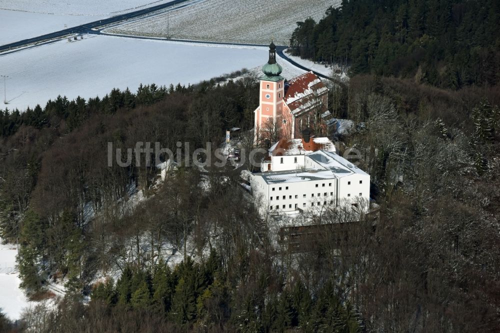 Luftbild Velburg - Kirchengebäude am Wallfahrt- und Diözesanjugendhaus am Habsberg in Velburg im Bundesland Bayern