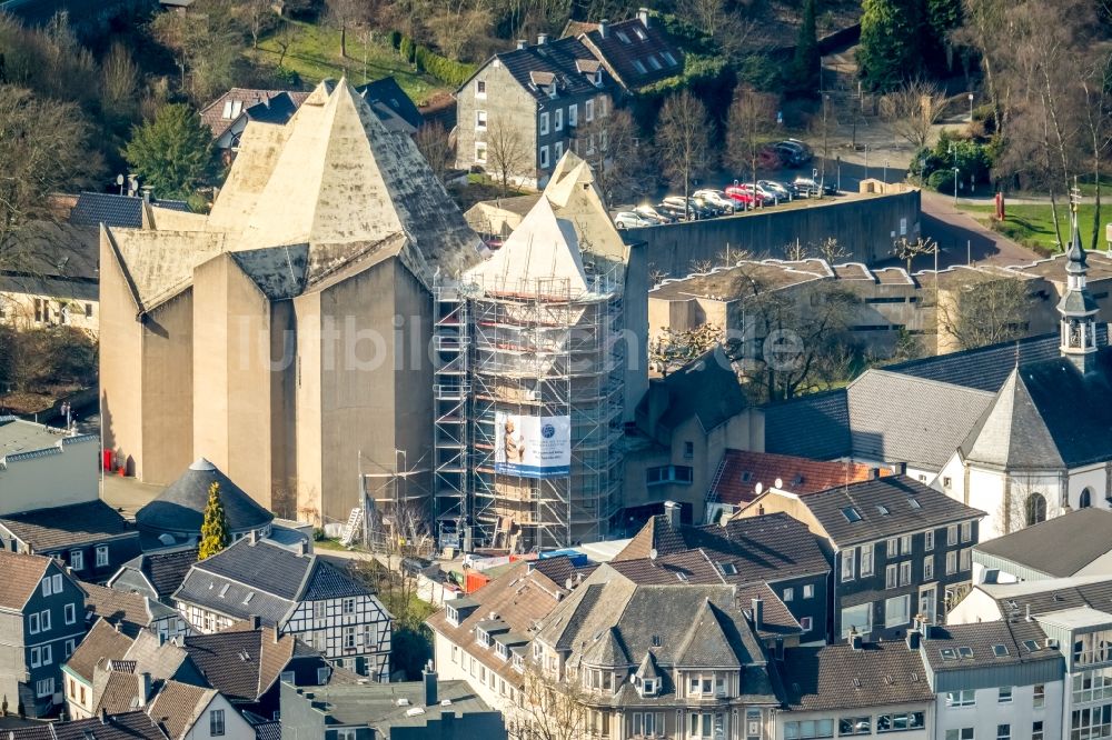 Velbert von oben - Kirchengebäude der Wallfahrt Neviges an der Elberfelder Straße im Ortsteil Neviges in Velbert im Bundesland Nordrhein-Westfalen