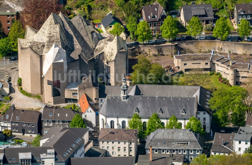 Luftaufnahme Velbert - Kirchengebäude der Wallfahrt Neviges an der Elberfelder Straße im Ortsteil Neviges in Velbert im Bundesland Nordrhein-Westfalen