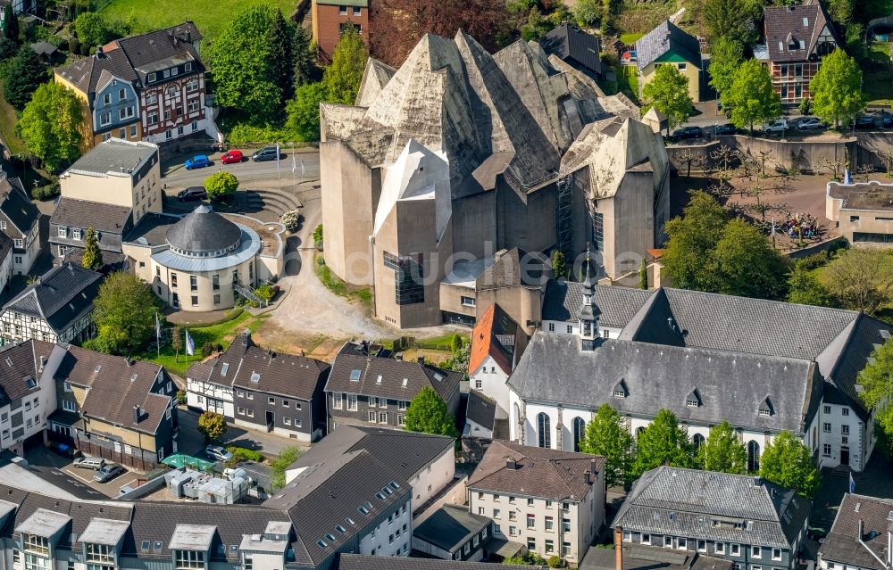 Velbert aus der Vogelperspektive: Kirchengebäude der Wallfahrt Neviges an der Elberfelder Straße im Ortsteil Neviges in Velbert im Bundesland Nordrhein-Westfalen