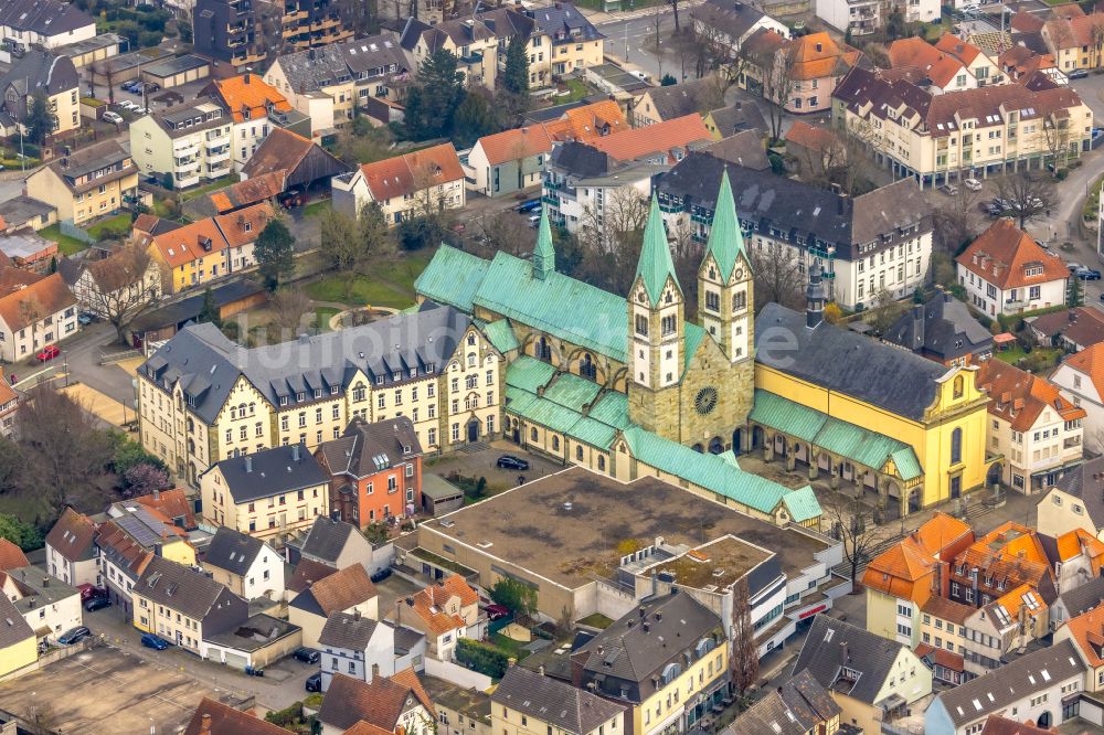 Luftbild Werl - Kirchengebäude Wallfahrtsbasilika Mariä Heimsuchung in Werl im Bundesland Nordrhein-Westfalen, Deutschland