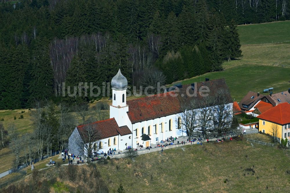 Luftaufnahme Hohenpeißenberg - Kirchengebäude Wallfahrtskirche Mariä Himmelfahrt in Hohenpeißenberg im Bundesland Bayern, Deutschland