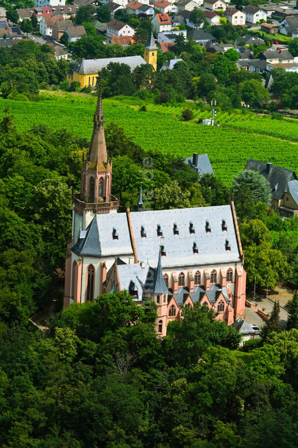 Bingen am Rhein aus der Vogelperspektive: Kirchengebäude Wallfahrtskirche St.-Rochus-Kapelle in Bingen am Rhein im Bundesland Rheinland-Pfalz, Deutschland