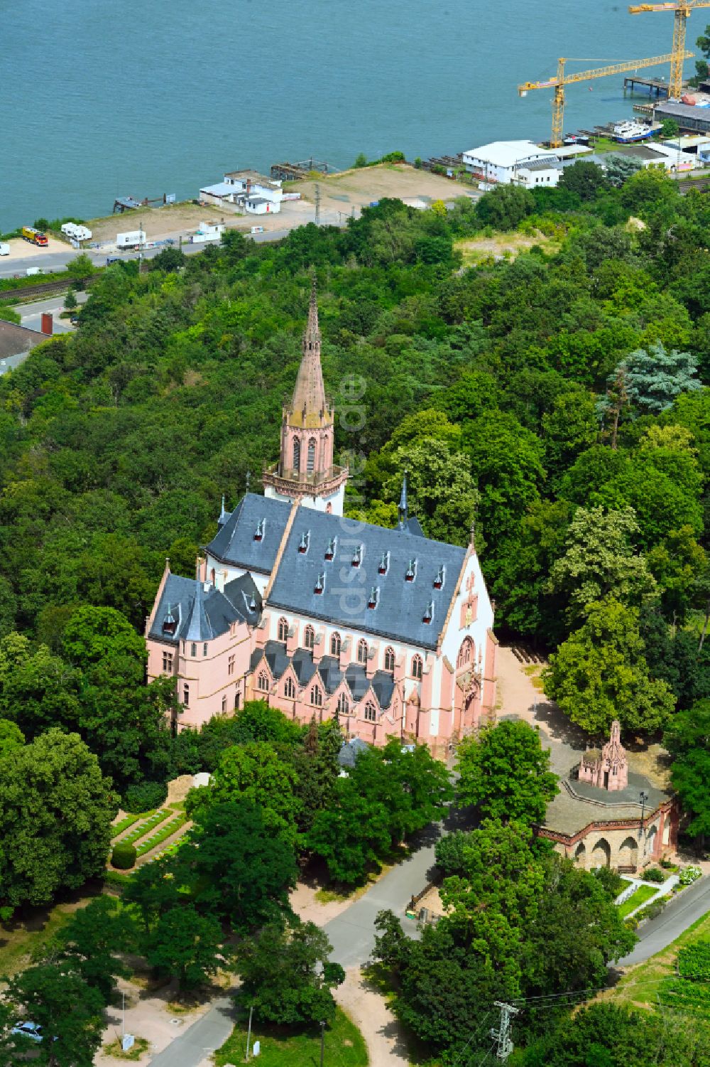 Luftaufnahme Bingen am Rhein - Kirchengebäude Wallfahrtskirche St.-Rochus-Kapelle in Bingen am Rhein im Bundesland Rheinland-Pfalz, Deutschland