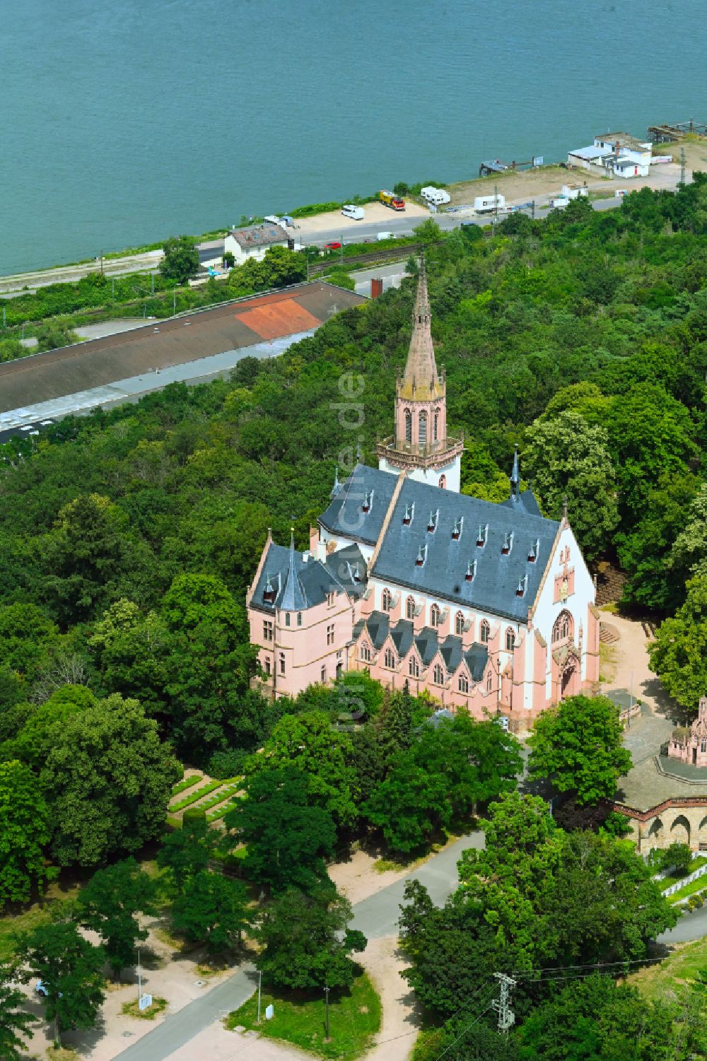 Bingen am Rhein von oben - Kirchengebäude Wallfahrtskirche St.-Rochus-Kapelle in Bingen am Rhein im Bundesland Rheinland-Pfalz, Deutschland